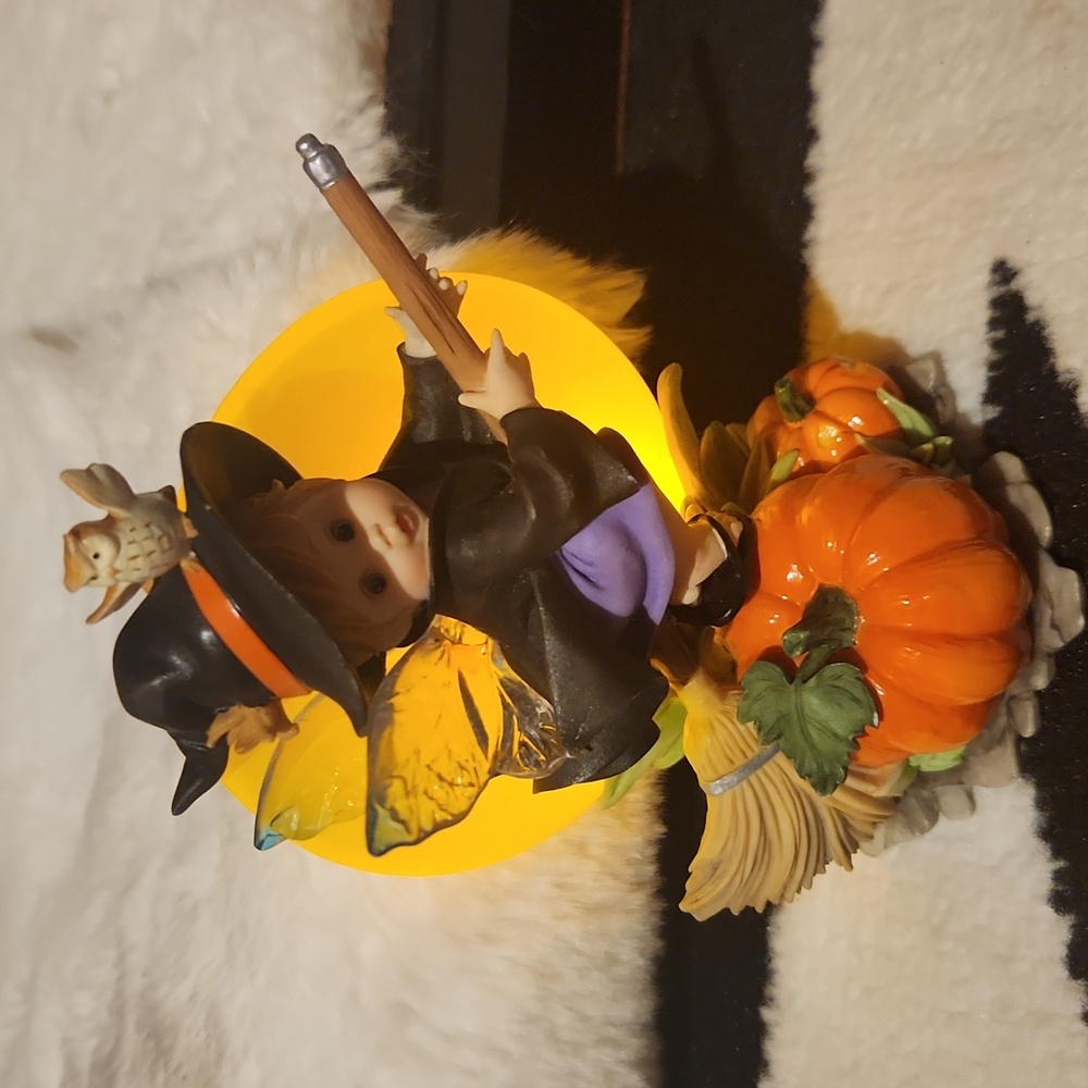 Vintage, Enesco "Spookie Halloween Moon Fairie" Little Kitchen Fairies 2009